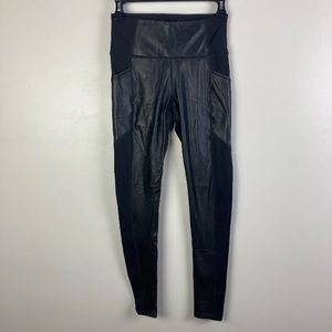 ATHLETA XS Faux leather panel leggings 
Gleam Chaturanga 27 ins 870859